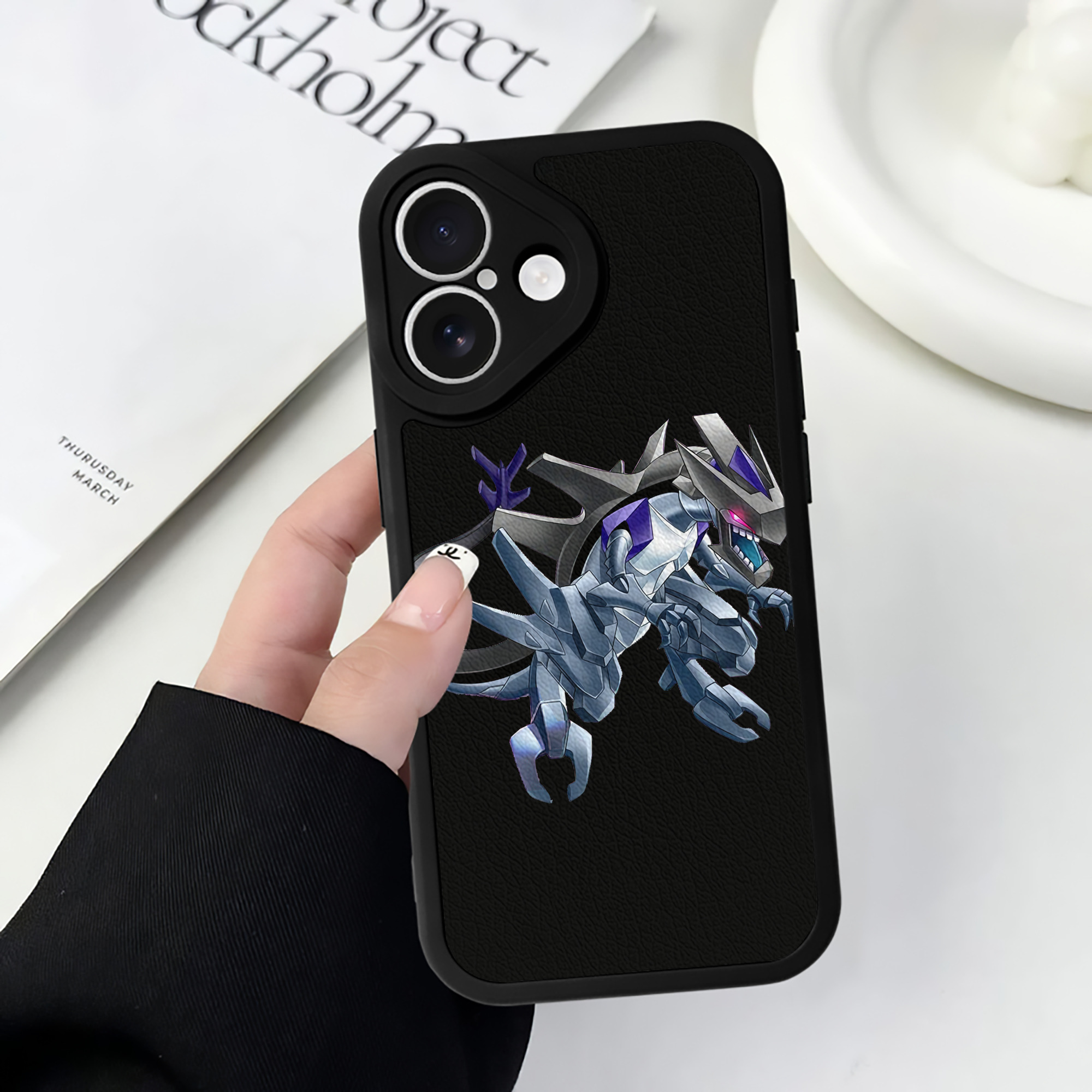 遊☆戯☆王 Yu-Gi-Oh! 【iPhone 16シリーズ対応】シリコンスマホケース（レザー調） 材質：シリコン